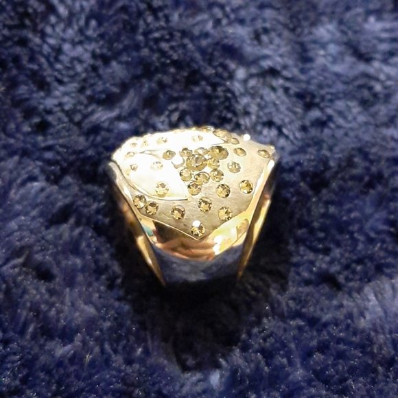 BIG BOLD STATEMENT GRAY WHITE CRYSTAL RING - Picture 2 of 8